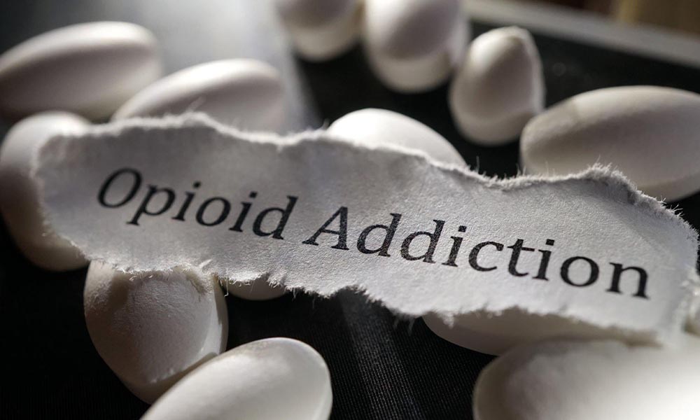 Causes and risk factors of opioid use disorder